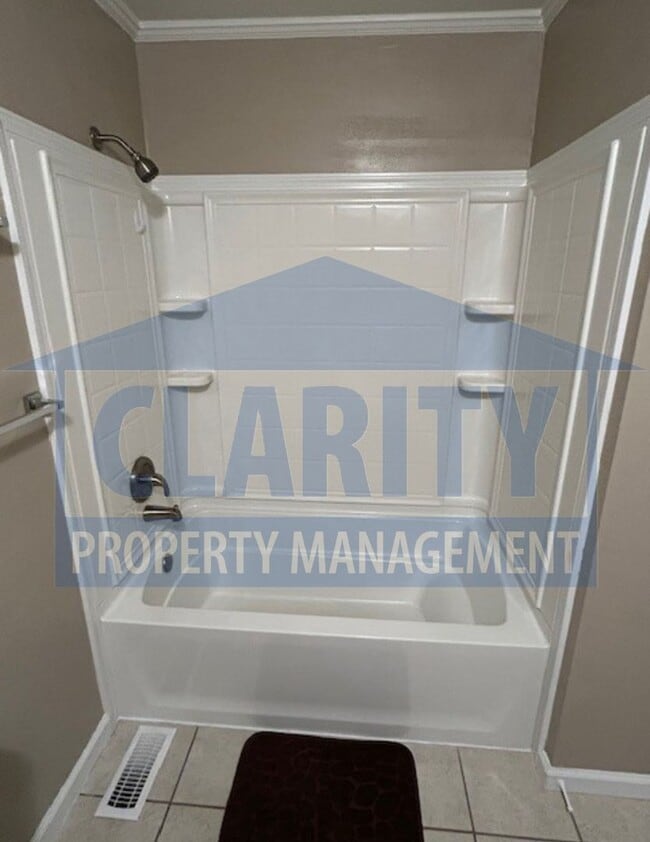 Building Photo - Great one level home with double garage!