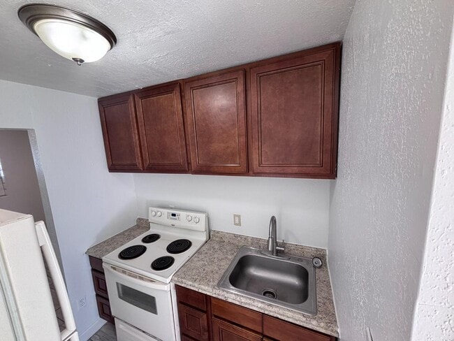 Building Photo - 2139 Washington St NE