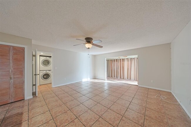 Building Photo - 611 Lively Dr