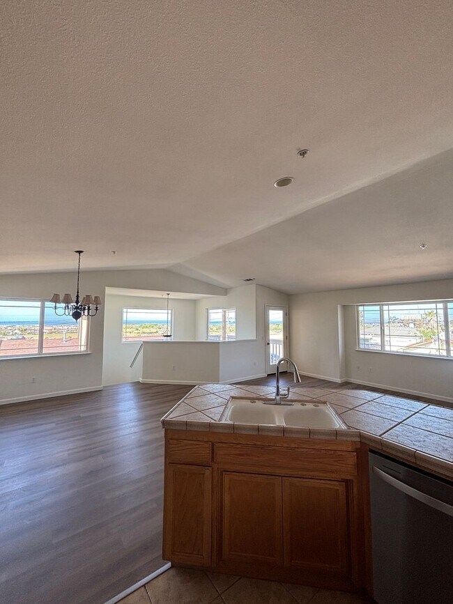 Building Photo - P32000