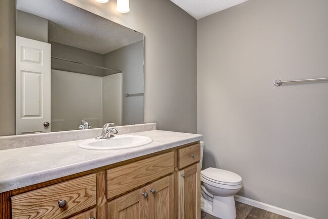 Building Photo - 2 Bedroom Town Home