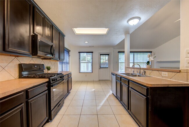 Building Photo - 5010 Moss Garden Ln