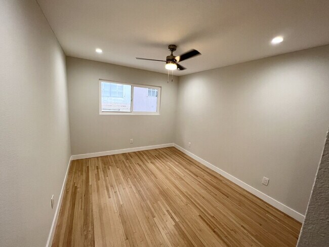 Building Photo - Modern Pet-Friendly Hawthorne Home With Ga...