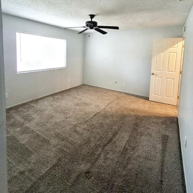Building Photo - 1304 Camelot Dr