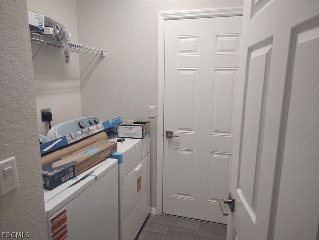 Building Photo - 2434 Laurentina Ln