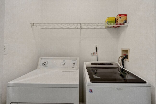 Building Photo - 801 Pleasant Dr