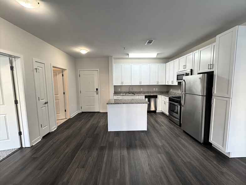 Building Photo - One Glover