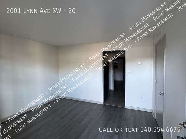 Building Photo - 2001 Lynn Ave SW