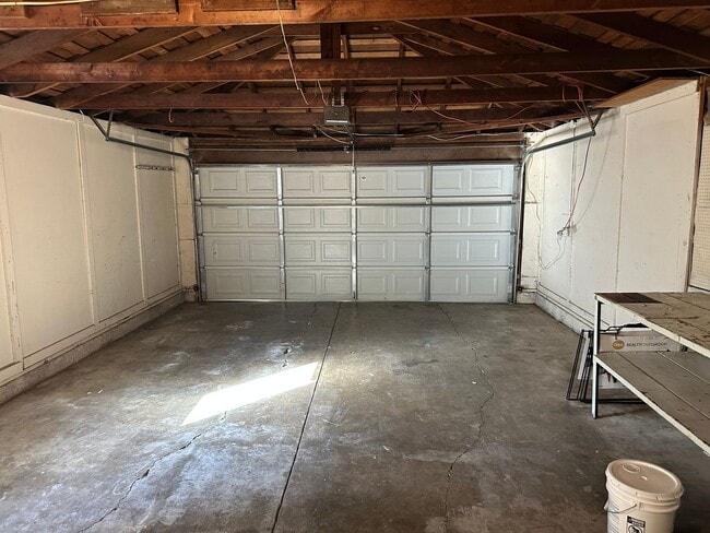 Building Photo - 4 Bdrm 2 Bath located in Elk Grove Unifed School District