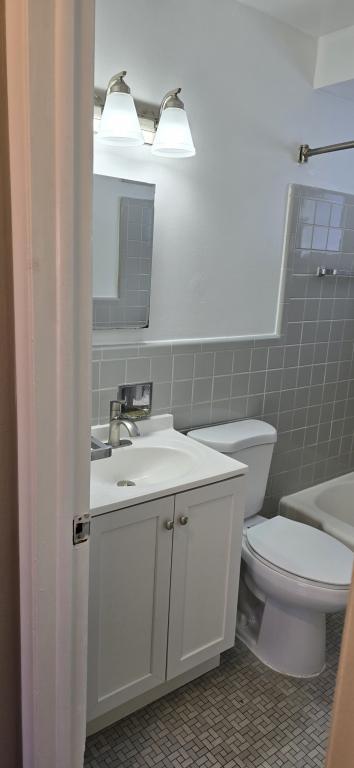 Building Photo - 7010 Town Ln