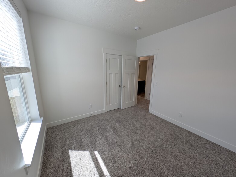 Building Photo - 3993 W Big Horn Dr