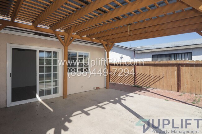 Building Photo - 4 Bedroom 2 Bath Home in the Heart of Mira Mesa. MOVE IN SPECIAL $300 OFF FIRST MONTH'S RENT
