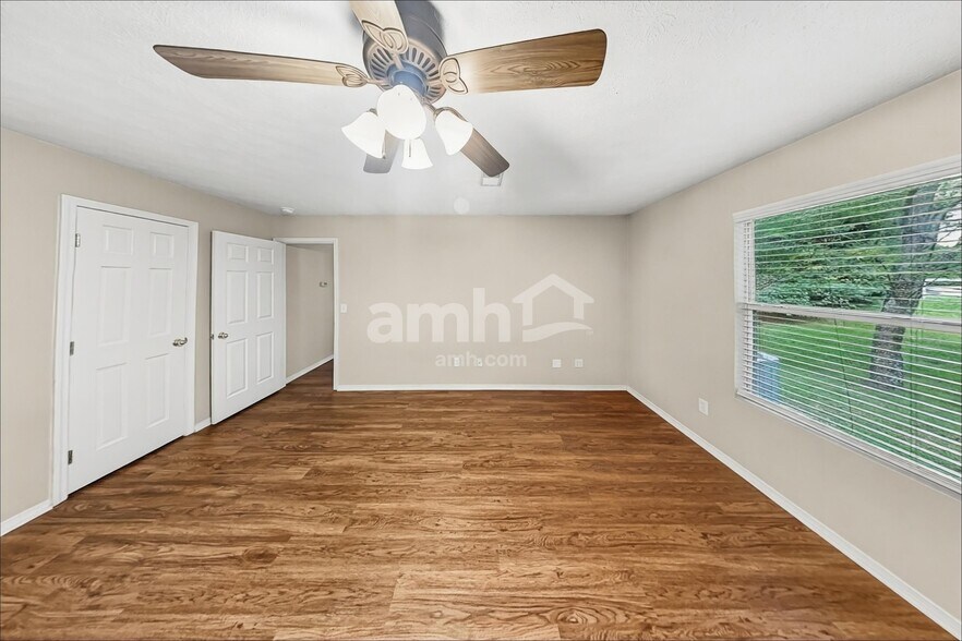 Building Photo - 2649 Sutherland Dr