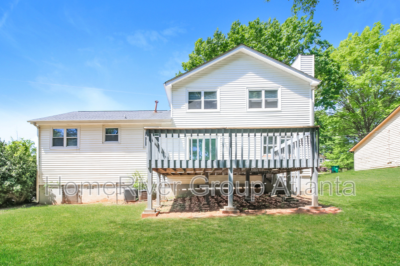 Building Photo - 3000 Sebring Ct