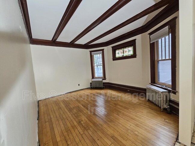 Building Photo - 322 Pearl St