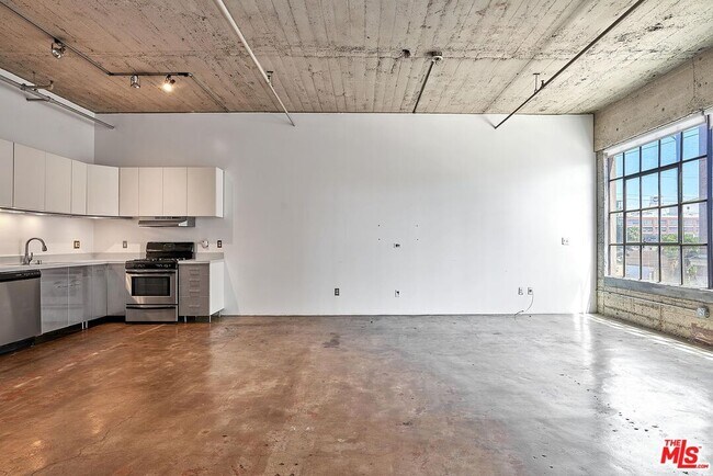Building Photo - 1855 Industrial St