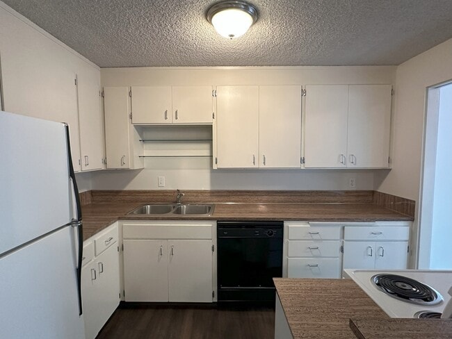 Building Photo - 2334 49th Ave SW