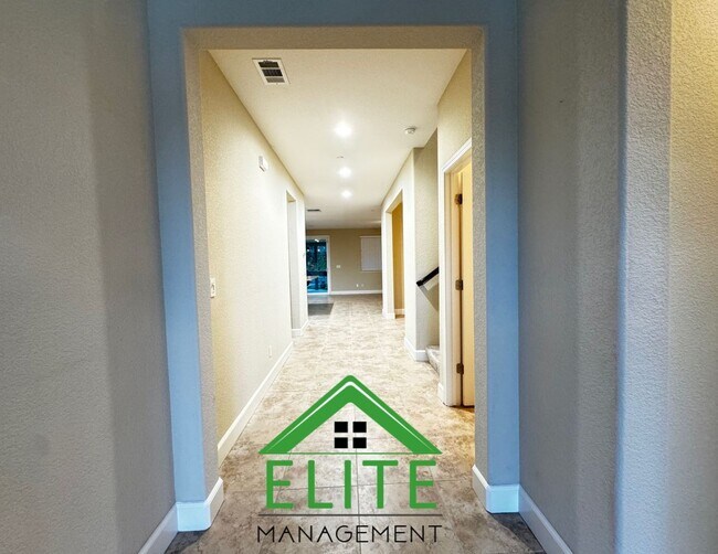 Building Photo - 2104 Westmeath Way