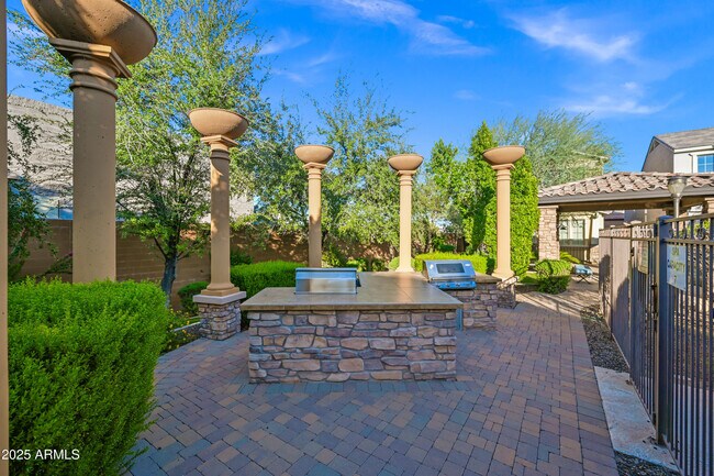 Building Photo - 2060 E Heartwood Ln