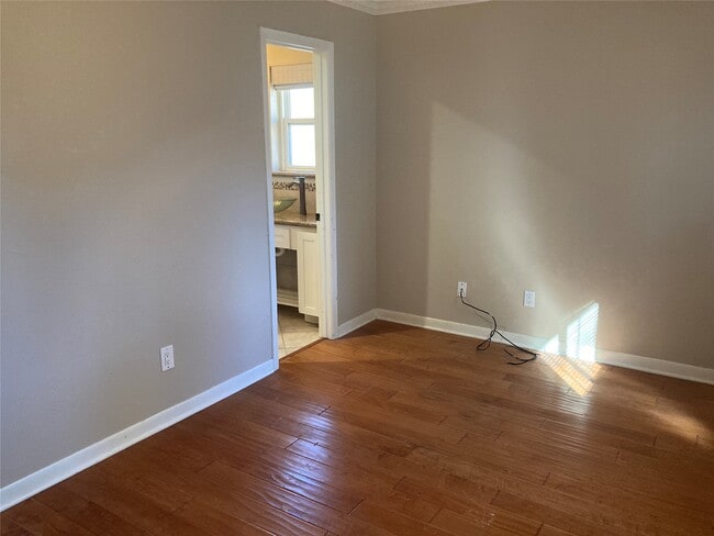 Building Photo - 9250 Rockhurst Dr