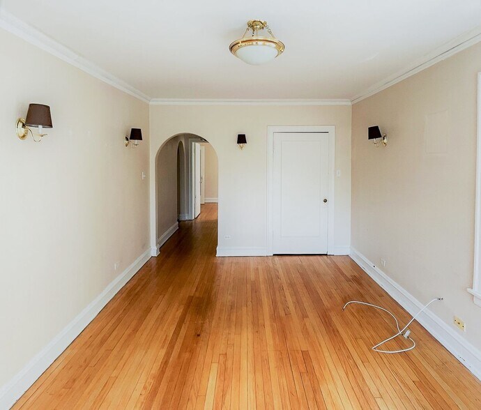 Building Photo - 1605 W Sunnyside Ave