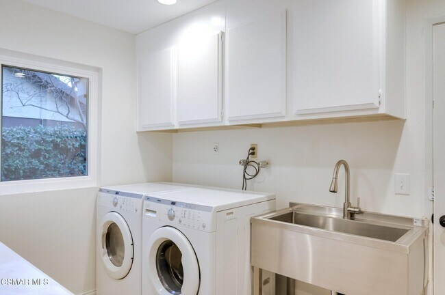 Building Photo - 681 Triunfo Canyon Rd