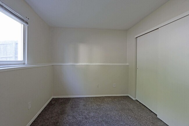 Building Photo - 7701 Flynnway Dr
