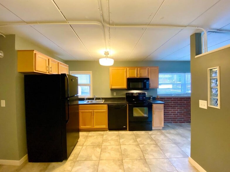 Building Photo - 1808 3rd Ave