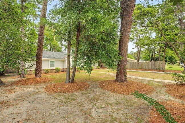 Building Photo - 2204 Mason Dr