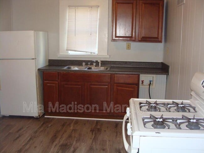 Building Photo - 1226 E Henry St