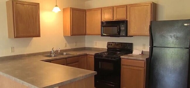 Building Photo - Lake Hallie Duplex