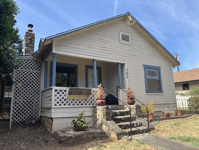 Building Photo - 582 Olivene Ct