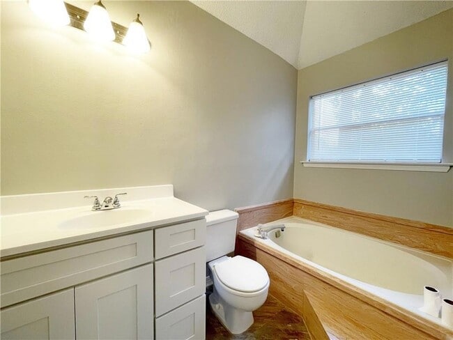 Building Photo - 360 E Suncrest Loop