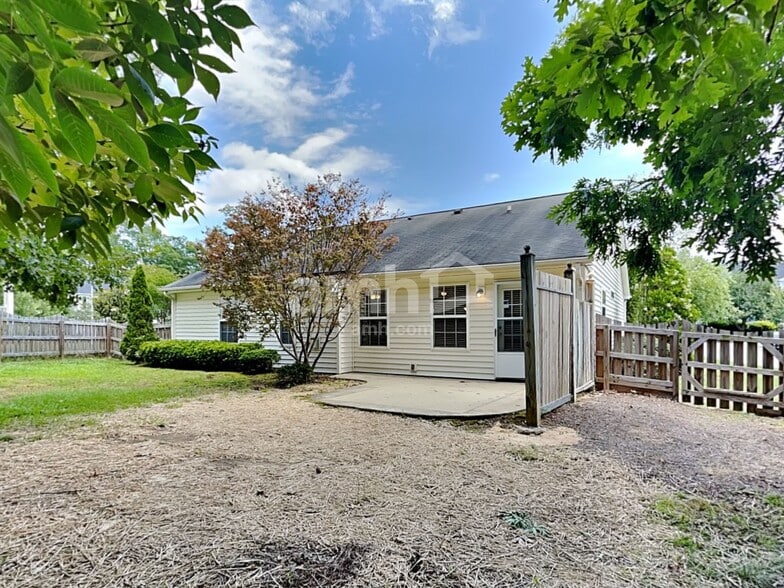 Building Photo - 101 Tyler Gate Ln