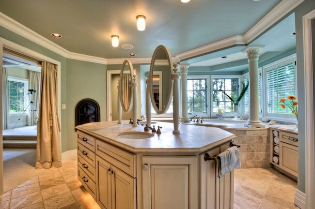 Building Photo - Waterfront Comfort with Timeless Style ava...