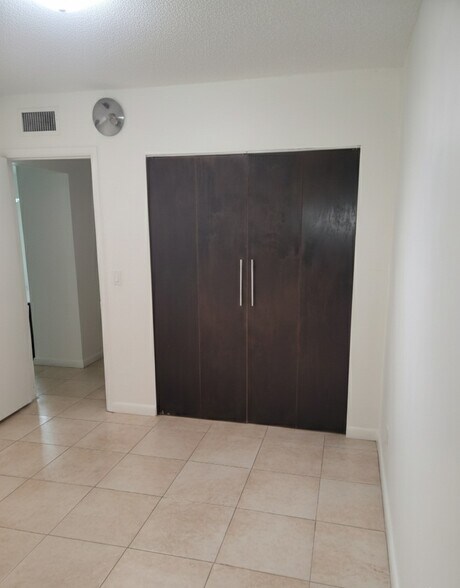 Building Photo - 13455 NE 10th Ave