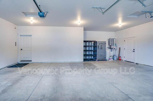 Building Photo - 15103 NE 98th Cir