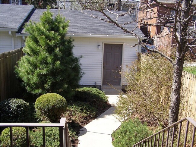 Building Photo - 326 Hailman St