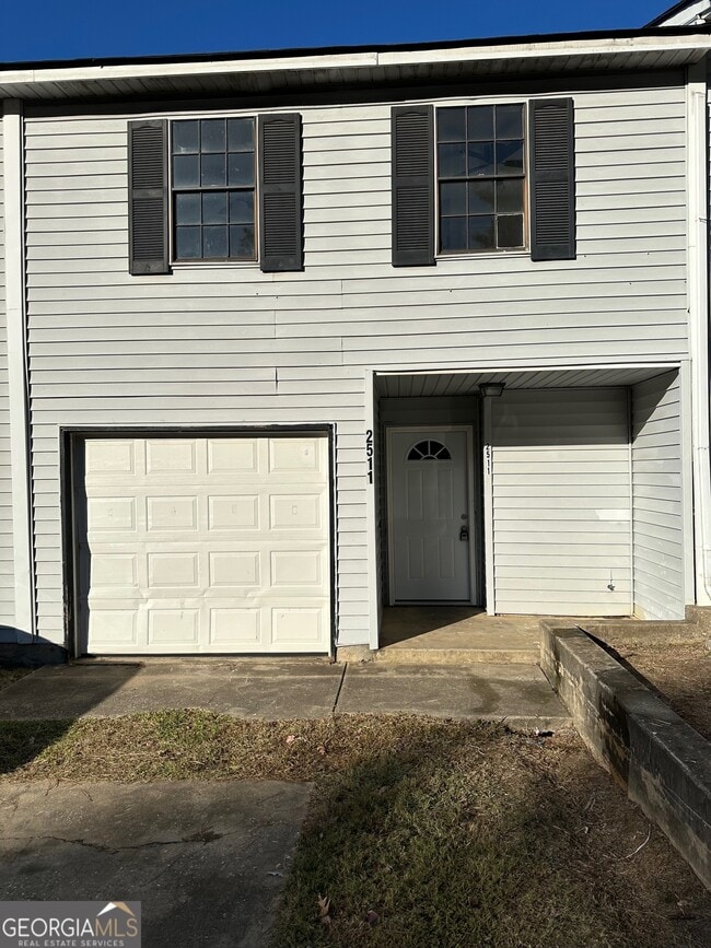 Building Photo - 2511 Pine Tree Trail