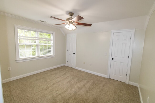 Building Photo - 906 Monarch Cir
