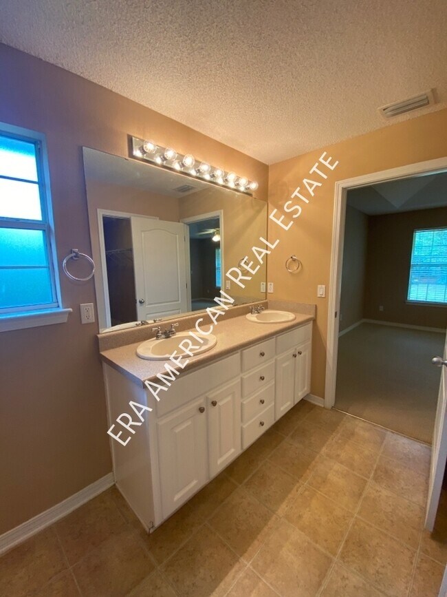 Building Photo - 1922 Everglades Dr