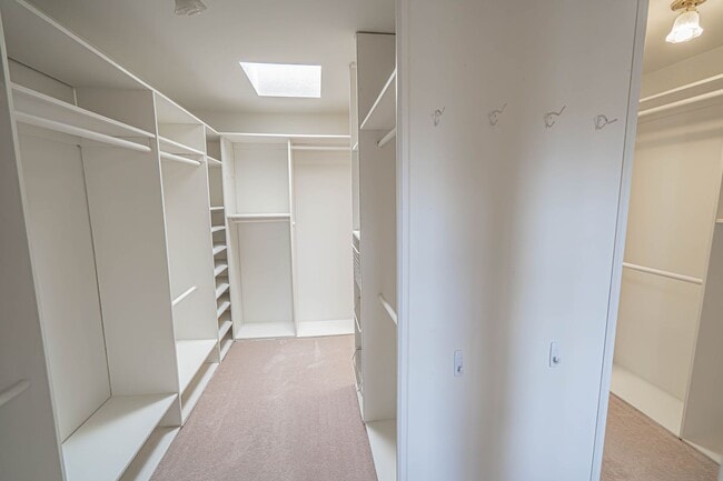 Building Photo - Old Orchard 1 - 4 Bedroom Home in Valencia!