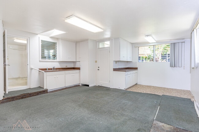 Building Photo - 1878A Mahana St