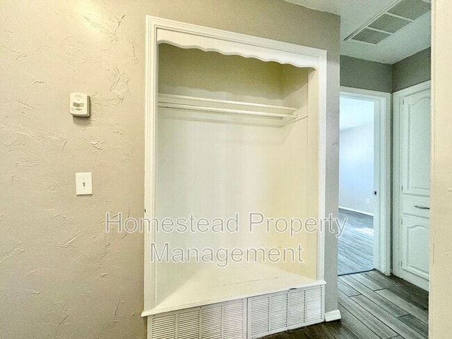 Building Photo - 10200 N Military Ave