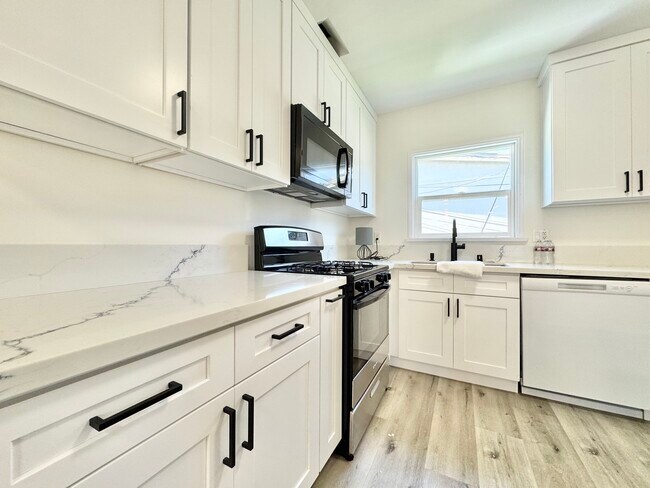 Building Photo - 2013 S Shenandoah St