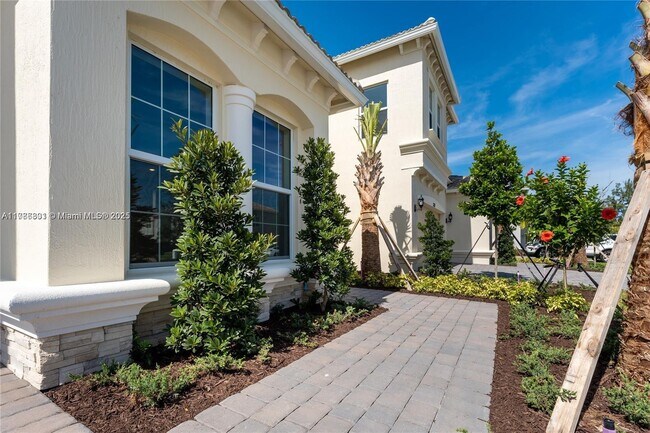 Building Photo - 3701 Greenway Dr