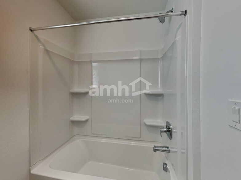 Building Photo - 18492 W Cottontail Ln