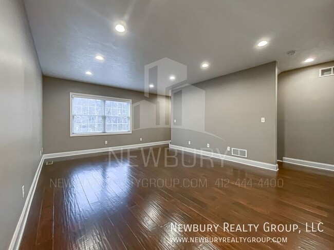 Building Photo - 2 Bedroom, 2.5 Bath Townhome - Discover th...