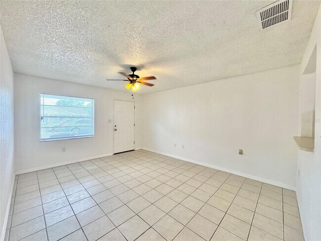 Building Photo - 2559 Elm Ave