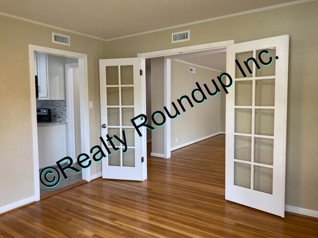 Building Photo - Beautiful Lincoln Village Home